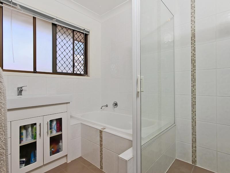 11 Tanager Street, Albany Creek QLD 4035