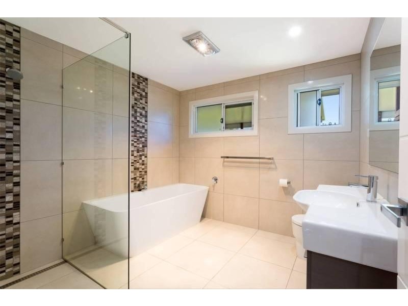 15 Cuthbert Street, Albany Creek QLD 4035