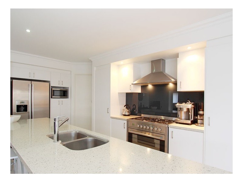 4 Carrybridge Close, Warner QLD 4500