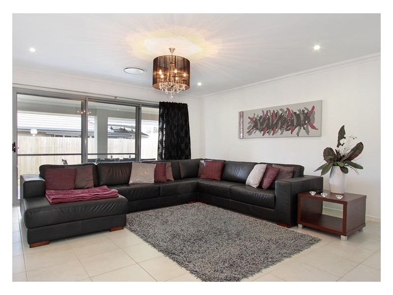 4 Carrybridge Close, Warner QLD 4500