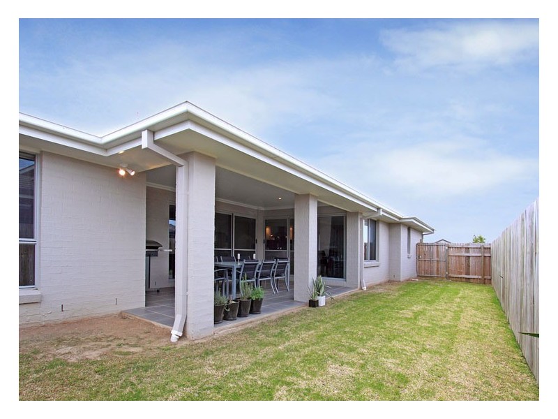 4 Carrybridge Close, Warner QLD 4500