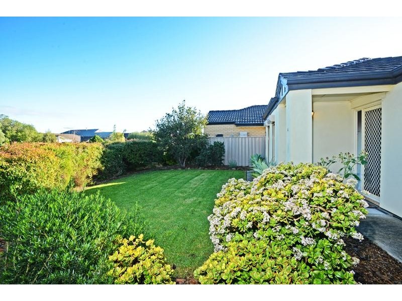 4 Mundulla Avenue, Woodcroft SA 5162