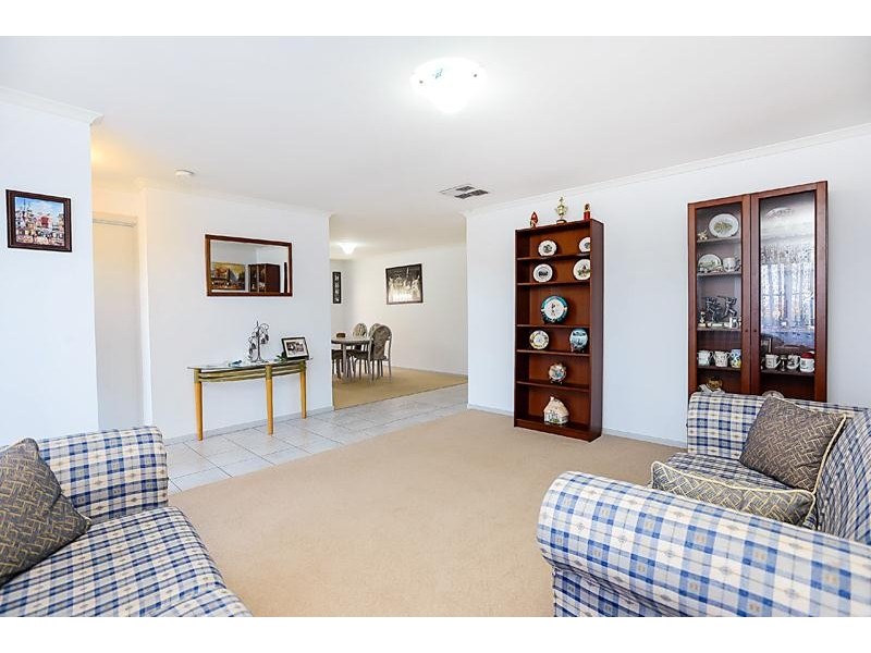 4 Mundulla Avenue, Woodcroft SA 5162