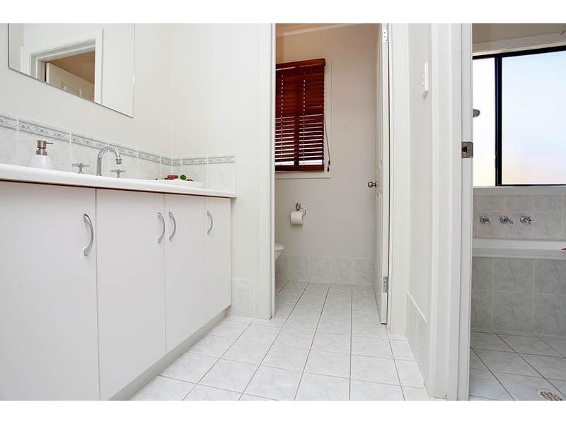 14a Griffiths Drive, Moana SA 5169