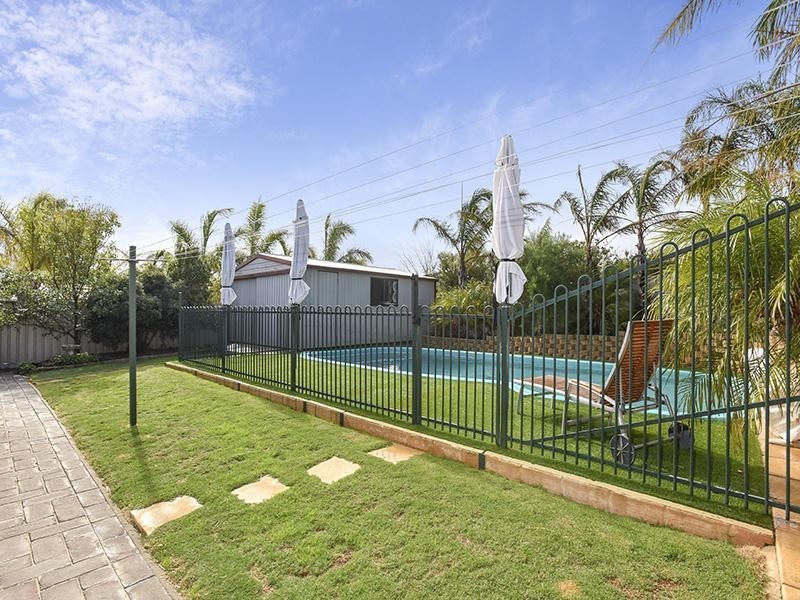 7 Elberry Close, Moana SA 5169