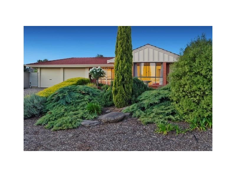 2 Wooding Avenue, Woodcroft SA 5162