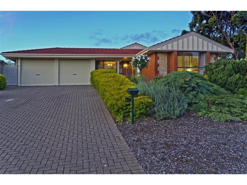 2 Wooding Avenue, Woodcroft SA 5162