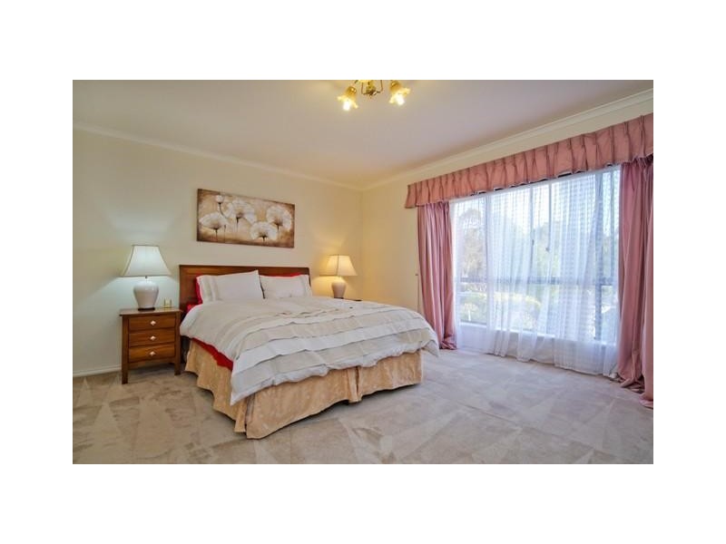 2 Wooding Avenue, Woodcroft SA 5162