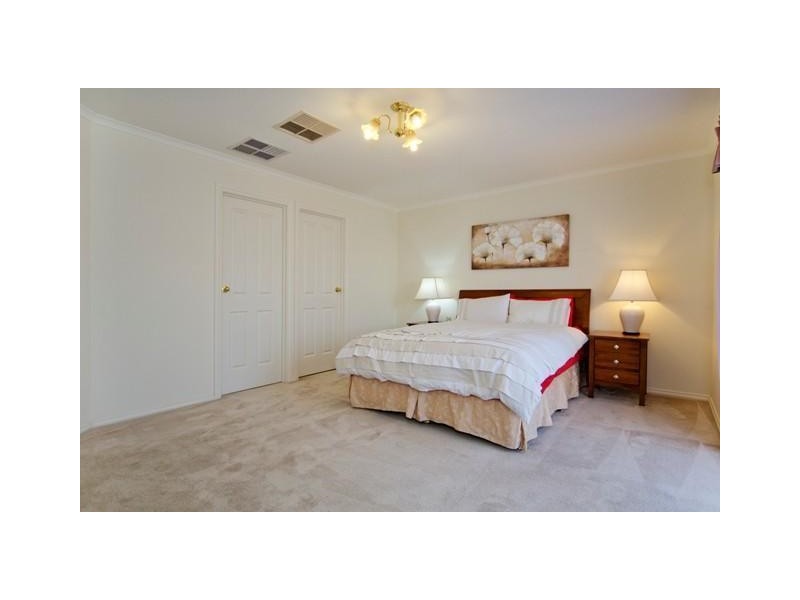 2 Wooding Avenue, Woodcroft SA 5162