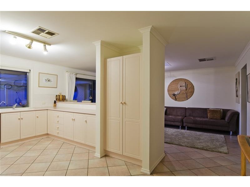 2 Wooding Avenue, Woodcroft SA 5162