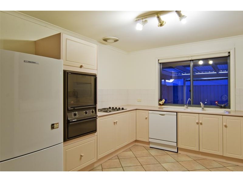 2 Wooding Avenue, Woodcroft SA 5162