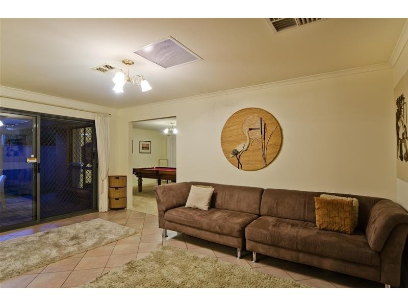 2 Wooding Avenue, Woodcroft SA 5162