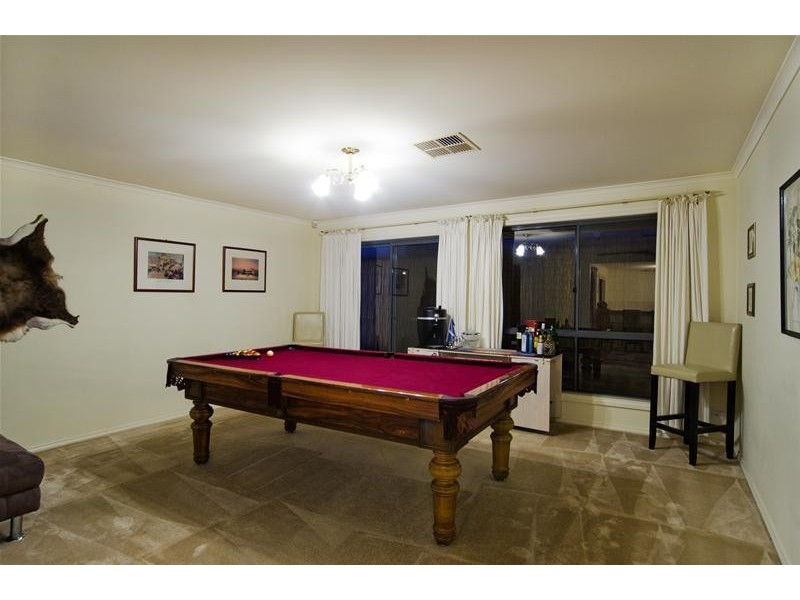 2 Wooding Avenue, Woodcroft SA 5162