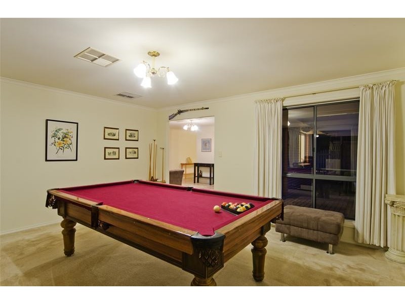 2 Wooding Avenue, Woodcroft SA 5162