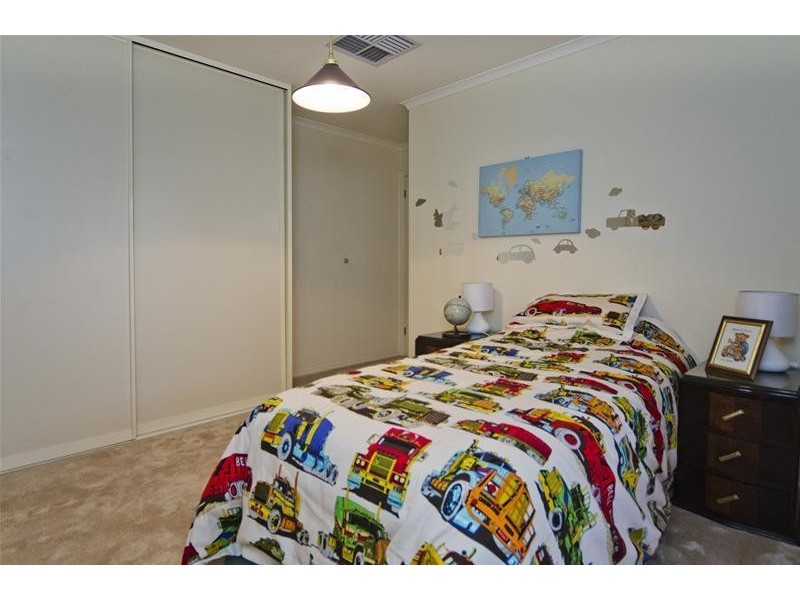 2 Wooding Avenue, Woodcroft SA 5162