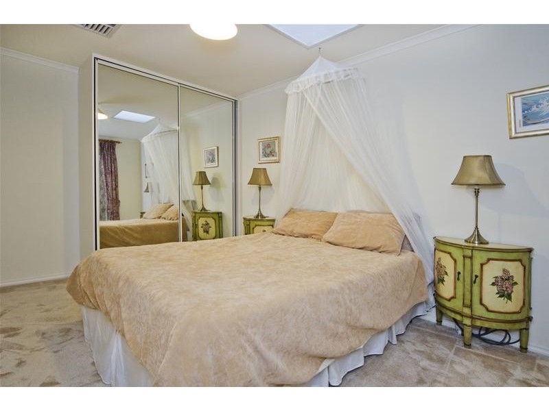 2 Wooding Avenue, Woodcroft SA 5162