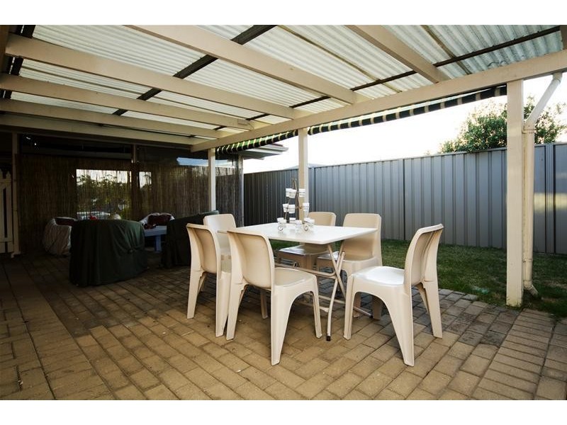 2 Wooding Avenue, Woodcroft SA 5162