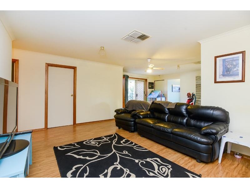 11 Nashwauk Crescent, Moana SA 5169