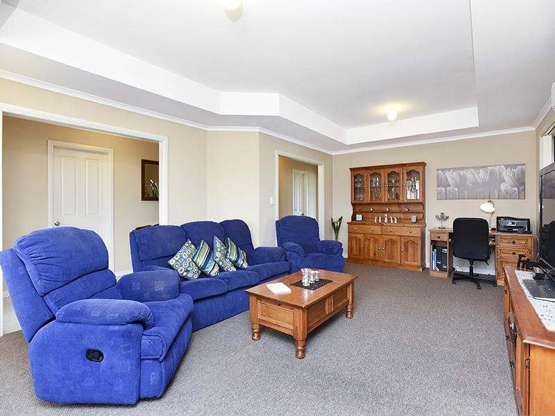 17 Daintree Drive, Seaford Rise SA 5169