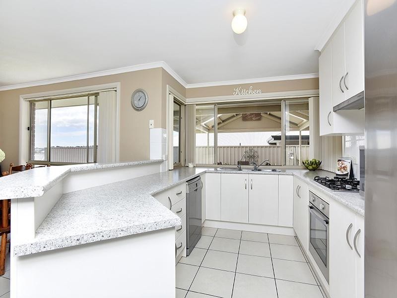 17 Daintree Drive, Seaford Rise SA 5169