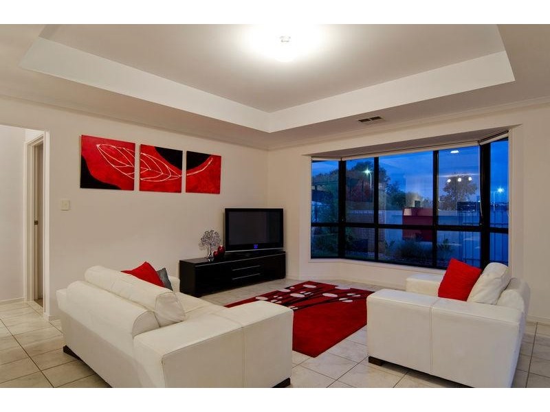 8 Harbour Drive, Seaford Rise SA 5169