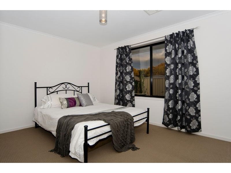 8 Harbour Drive, Seaford Rise SA 5169