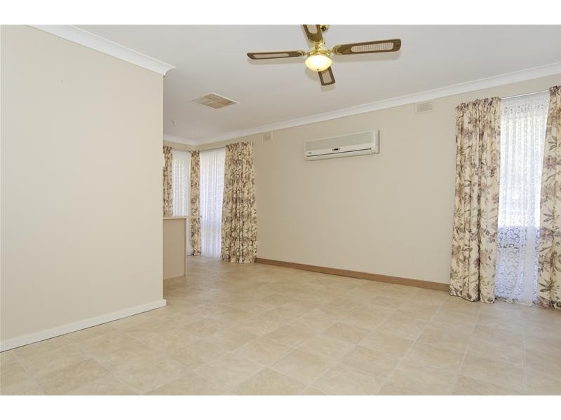 15 Norman Crescent, Hackham SA 5163