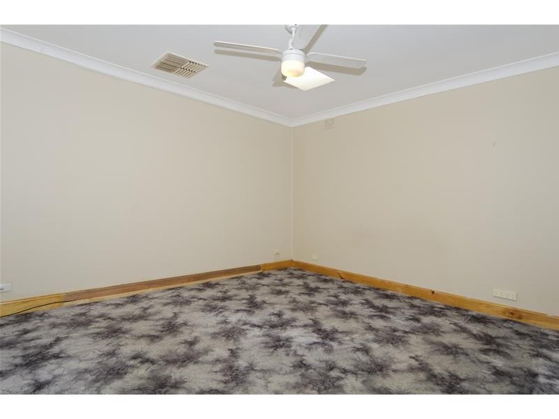 15 Norman Crescent, Hackham SA 5163