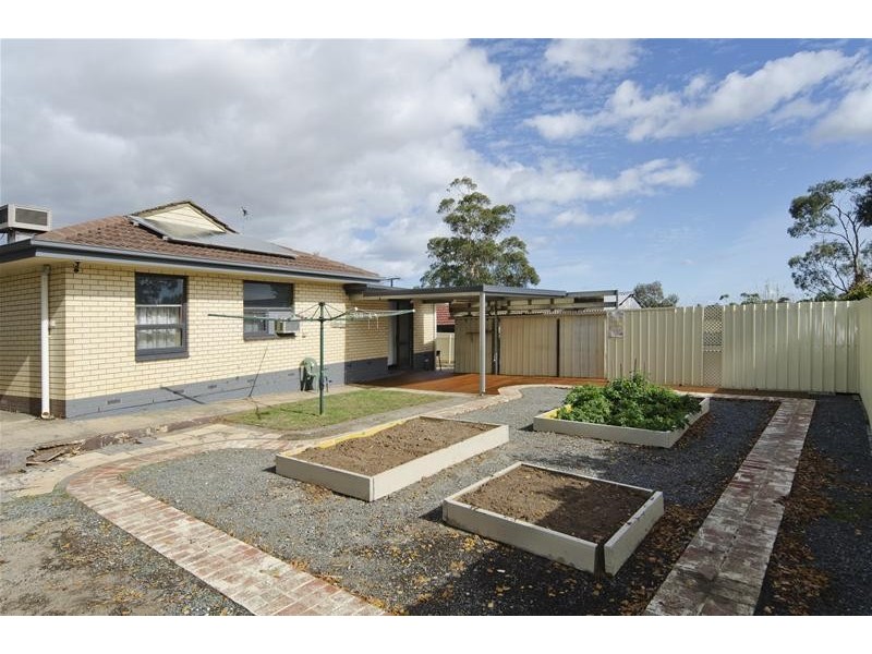 15 Norman Crescent, Hackham SA 5163