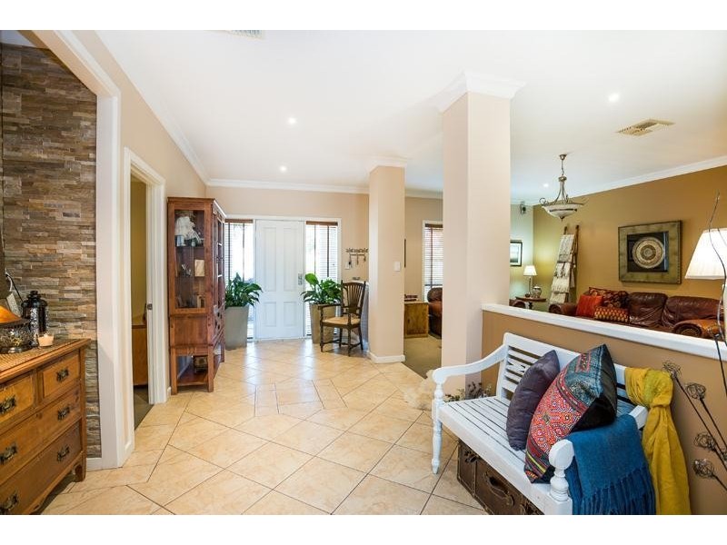 18 Kestrel Circuit, Seaford Rise SA 5169