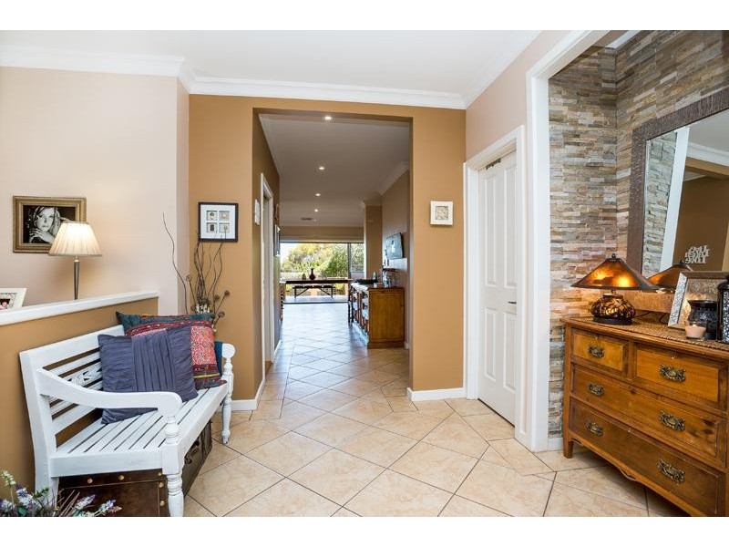 18 Kestrel Circuit, Seaford Rise SA 5169