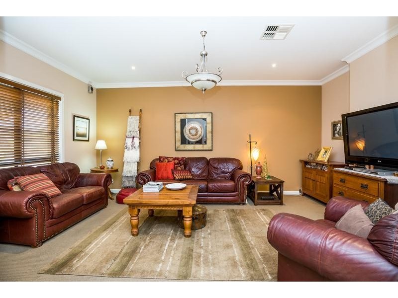 18 Kestrel Circuit, Seaford Rise SA 5169