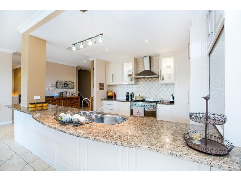 18 Kestrel Circuit, Seaford Rise SA 5169