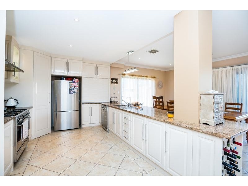 18 Kestrel Circuit, Seaford Rise SA 5169