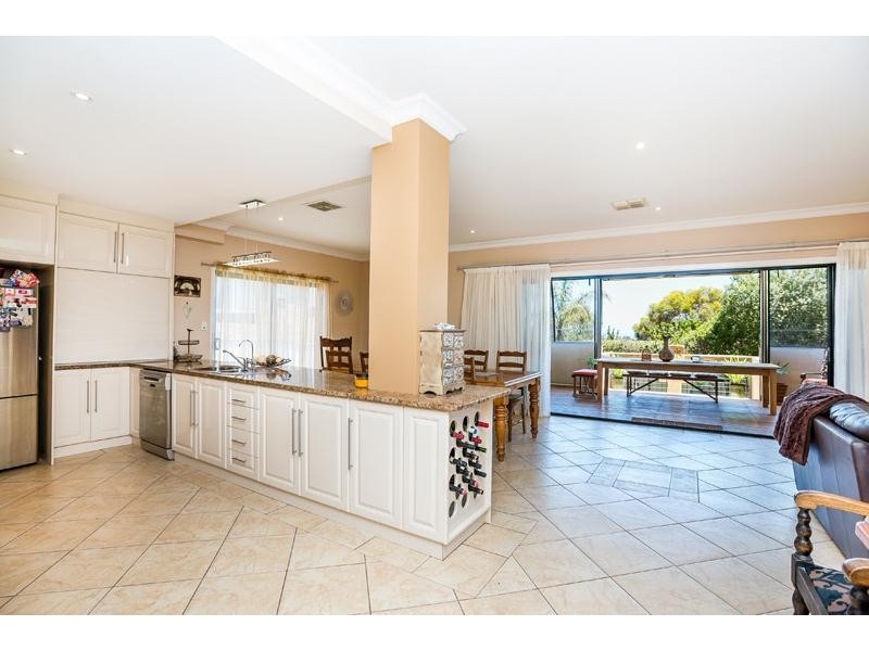 18 Kestrel Circuit, Seaford Rise SA 5169