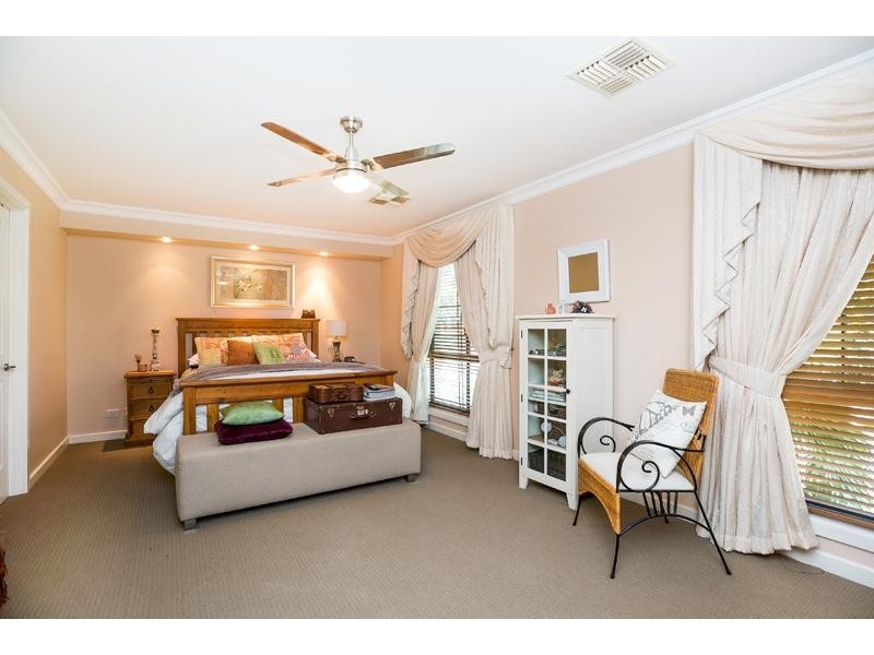 18 Kestrel Circuit, Seaford Rise SA 5169