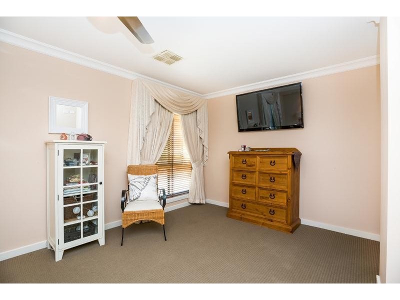 18 Kestrel Circuit, Seaford Rise SA 5169