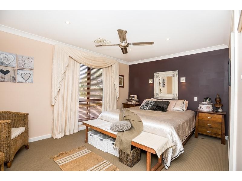 18 Kestrel Circuit, Seaford Rise SA 5169