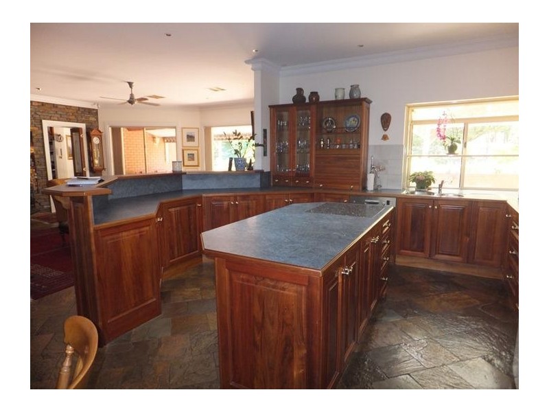 13 Waverley Drive, Willunga SA 5172