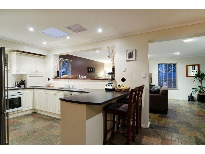 28 Lexcen Grove, Happy Valley SA 5159