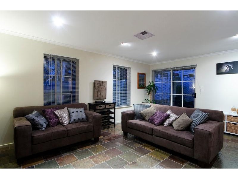 28 Lexcen Grove, Happy Valley SA 5159