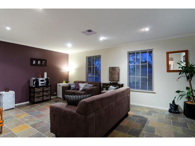 28 Lexcen Grove, Happy Valley SA 5159