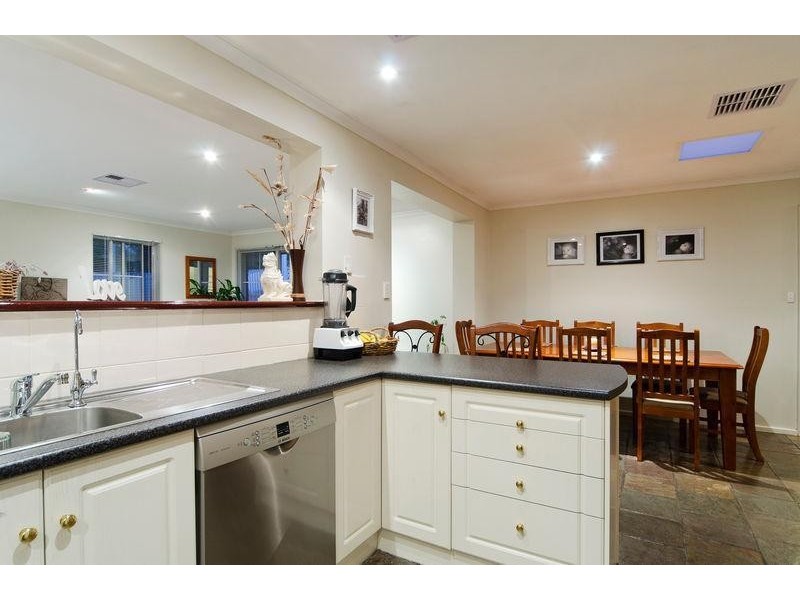 28 Lexcen Grove, Happy Valley SA 5159