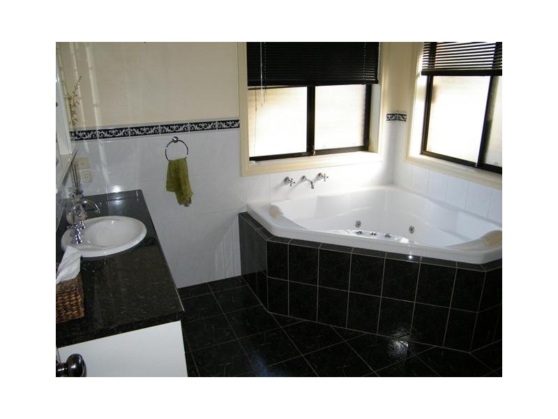 33 Rose Crescent, Mclaren Flat SA 5171