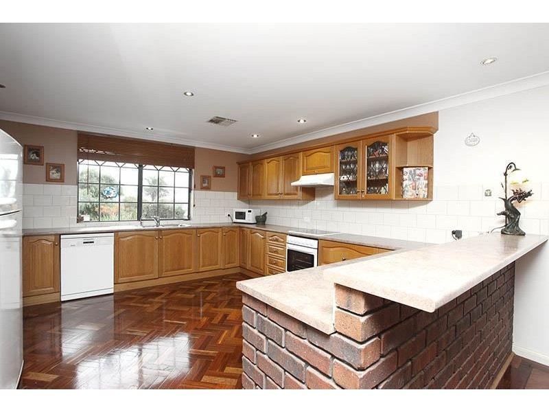 8 Paignton Close, Moana SA 5169