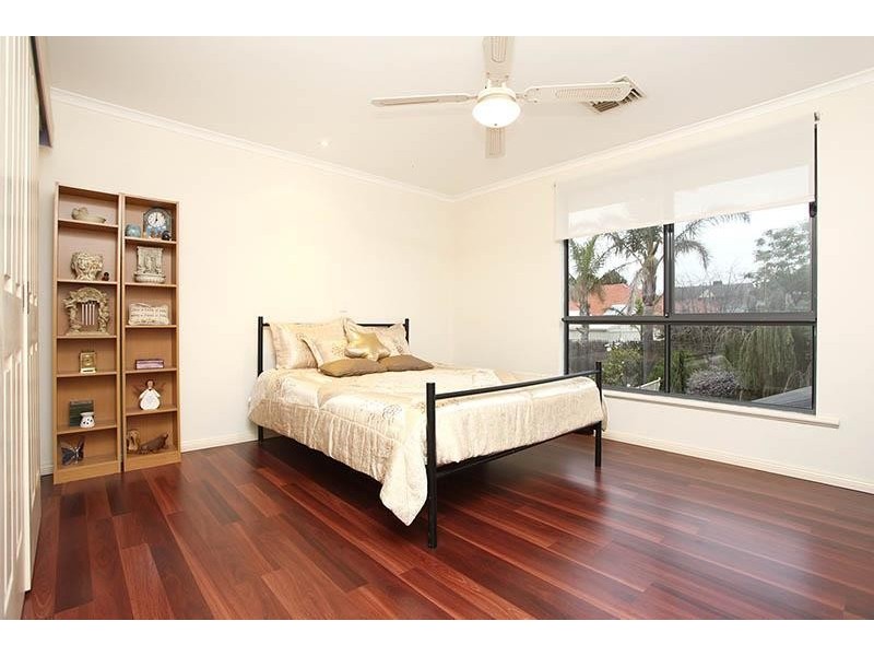 8 Paignton Close, Moana SA 5169