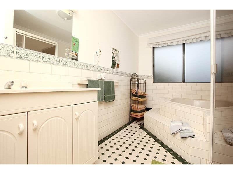 8 Paignton Close, Moana SA 5169