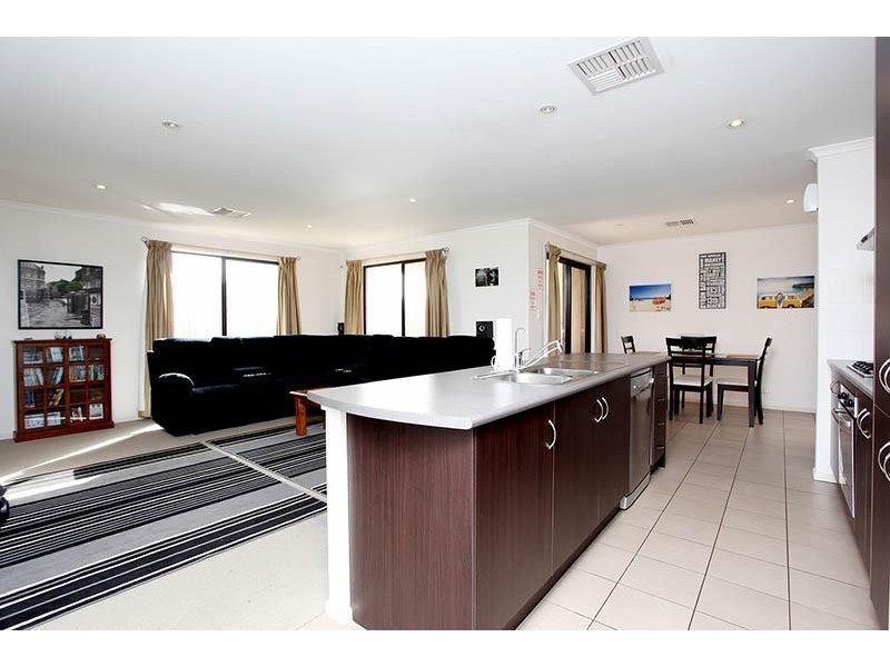 9 Blue Bay Avenue, Aldinga Beach SA 5173