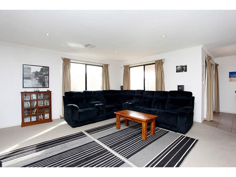 9 Blue Bay Avenue, Aldinga Beach SA 5173