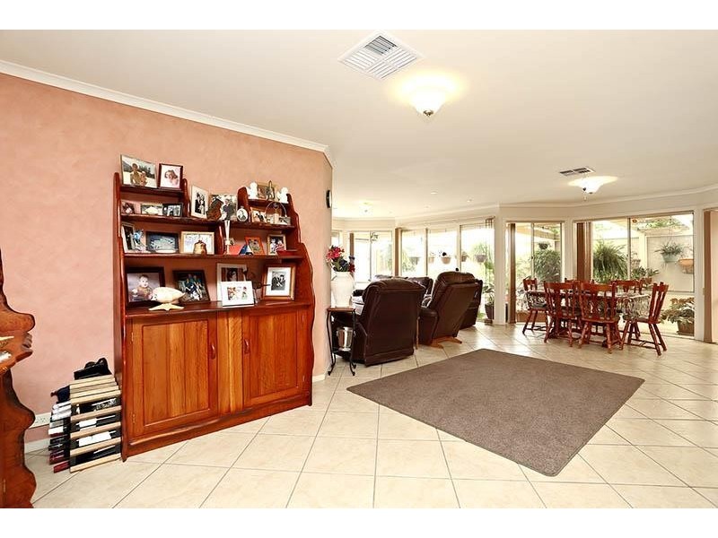 9 Helen Avenue, Aldinga Beach SA 5173